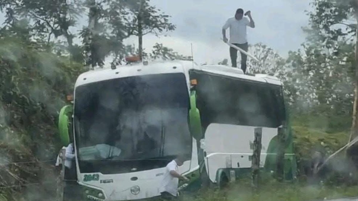 racha de siniestros viales con autobuses pone en jaque la seguridad vial, el más reciente ocurrido en Urabá