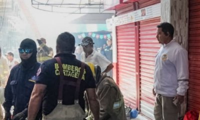 incendio consumió bodega y reveló peligroso depósito de pólvora en el mercado de Bazurto, el cual puso en riesgo seguridad de los bomberos