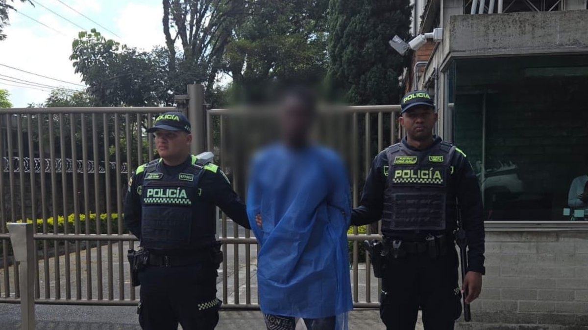 hombre armado con cuchillo ingresó a una vivienda y atacó a seis personas