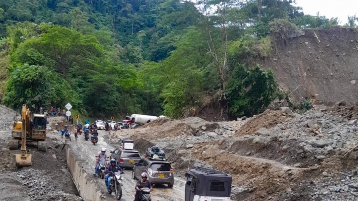 Abren paso a un carril de la vía Medellín-Urabá, sin embargo, la apertura está sujeta a las condiciones climáticas