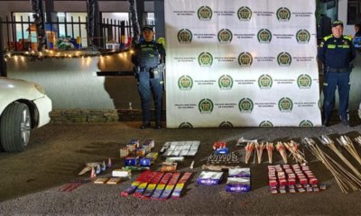La policía incautó 916 unidades de pólvora que eran transportadas en un vehículo particular por el occidente de Bogotá.