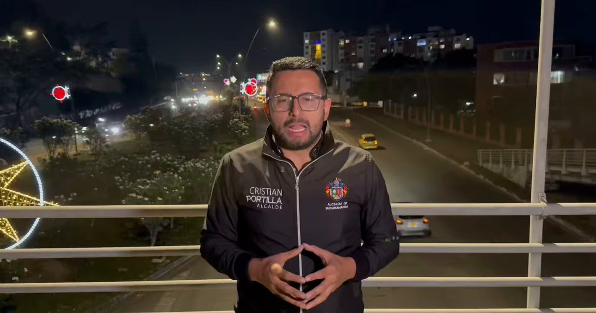 Alcalde de Bucaramanga inicia trabajos de alumbrado en el tercer carril a Provenza tras cruce con el gobernador de Santander