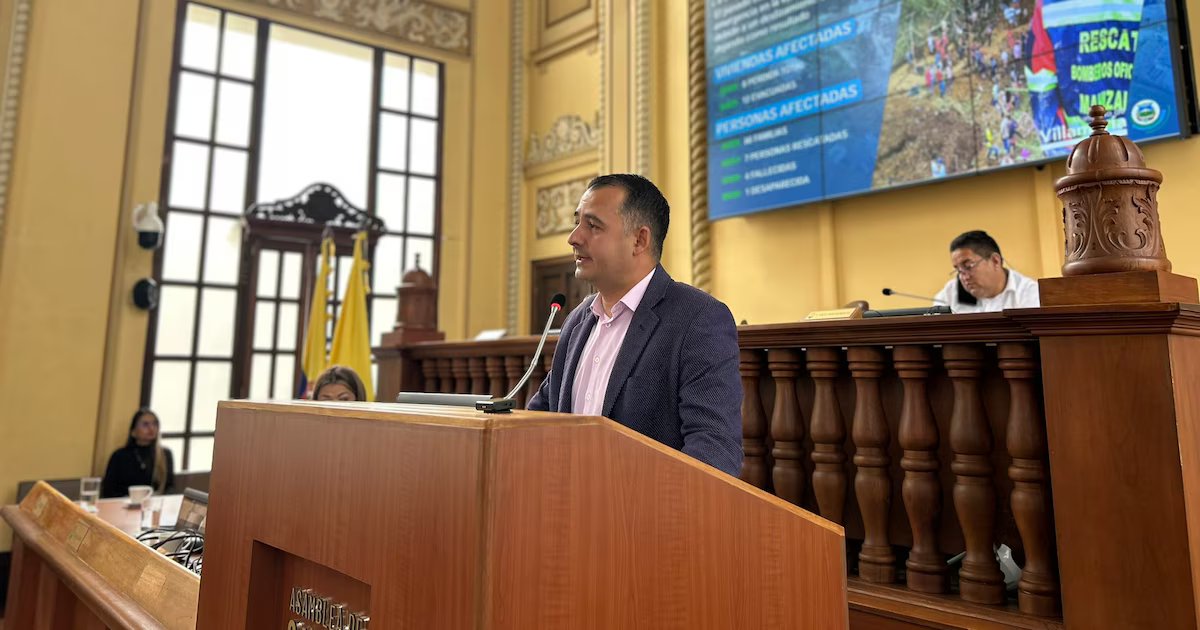 Alcalde de Villamaría, Caldas, sorprendió a su novia antes de inscripción a la Cámara y ahora podría enfrentar problemas
