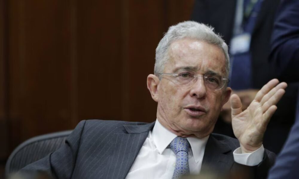 Álvaro Uribe habló sobre el aumento del salario mínimo y pidió reducir los impuestos a los empresarios: “No estamos en contra”