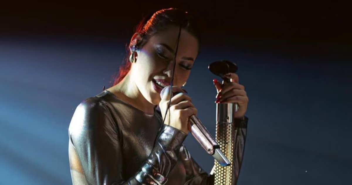 Ana del Castillo interrumpió concierto para ayudar a un niño extraviado: terminó interpretando la canción del Bienestar Familiar