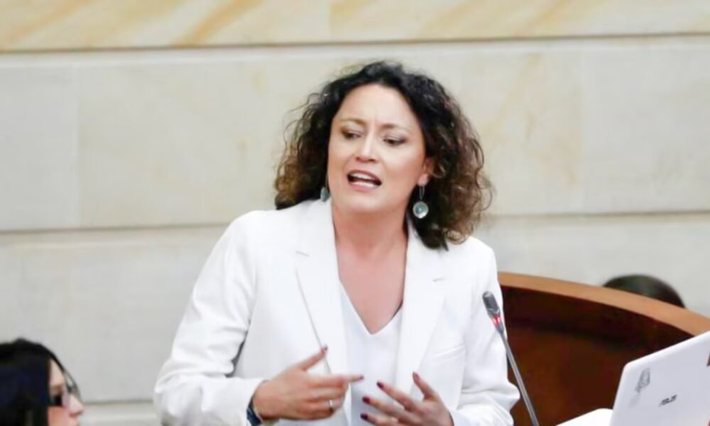 Angélica Lozano respaldó al Gobierno por el decreto que busca eliminar la prima de servicios a congresistas: “Es mejor tarde que nunca”