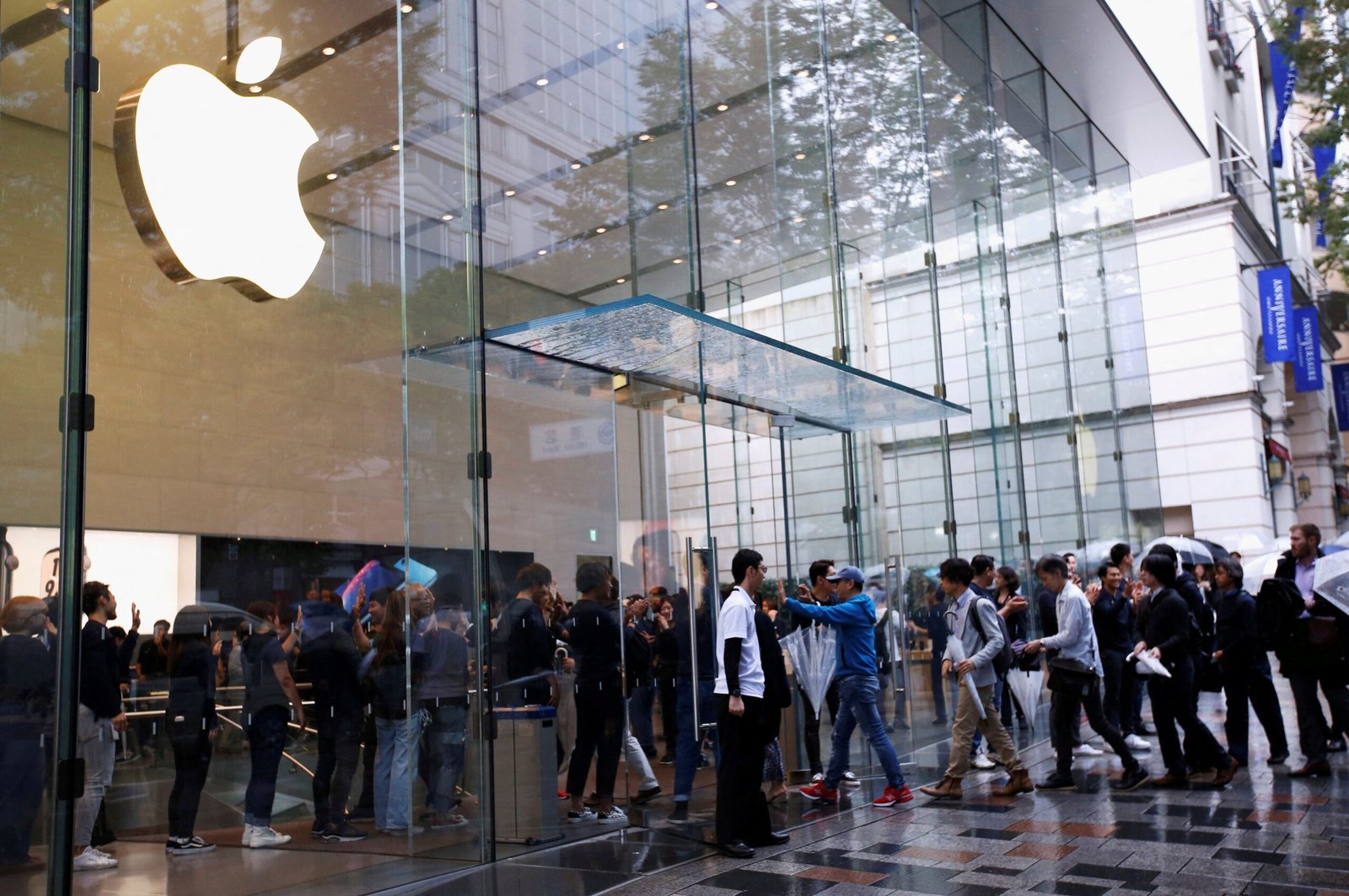 Apple abre el iPhone a tiendas de aplicaciones alternativas en Japón
