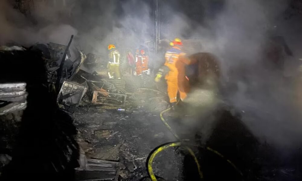 Así es el calvario de las 58 familias que lo perdieron todo tras incendio en el barrio 12 de Octubre de Bucaramanga y ahora viven en un campamento