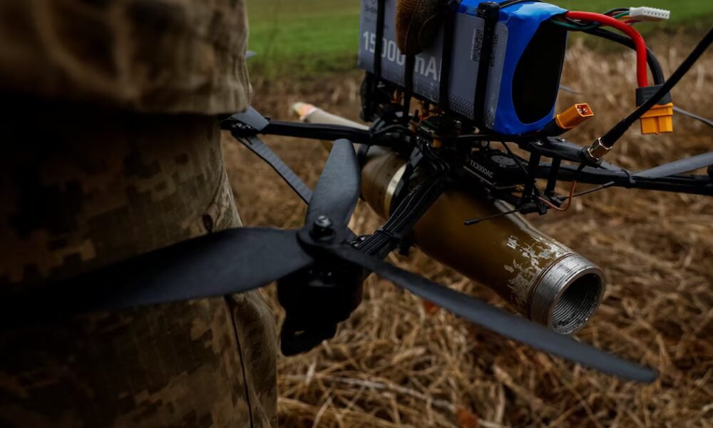 Ataques con drones han dejado 58 muertos y 300 heridos en las Fuerzas Militares, según Gustavo Petro