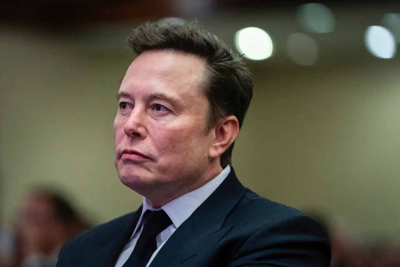 Autorizan que Tesla pague a Musk decenas de miles de mdd en opciones sobre acciones