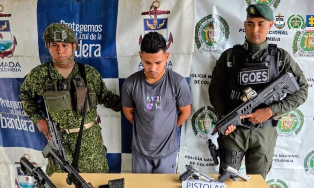 Capturan en Buenaventura a hombre con armas de guerra y propaganda de disidencias de las Farc