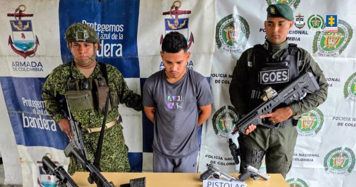 Capturan en Buenaventura a hombre con armas de guerra y propaganda de disidencias de las Farc