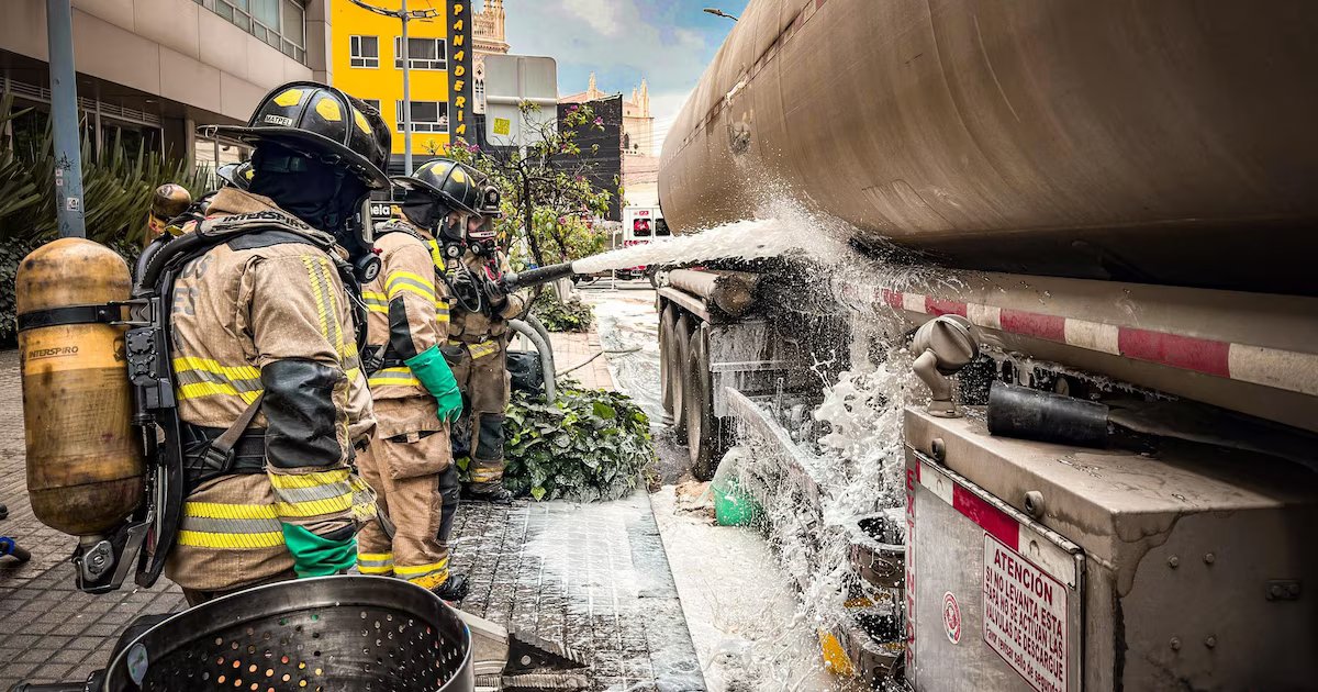 Cuerpo de Bomberos de Bogotá atiende derrame de combustible en el sector de Chapinero: esto se sabe