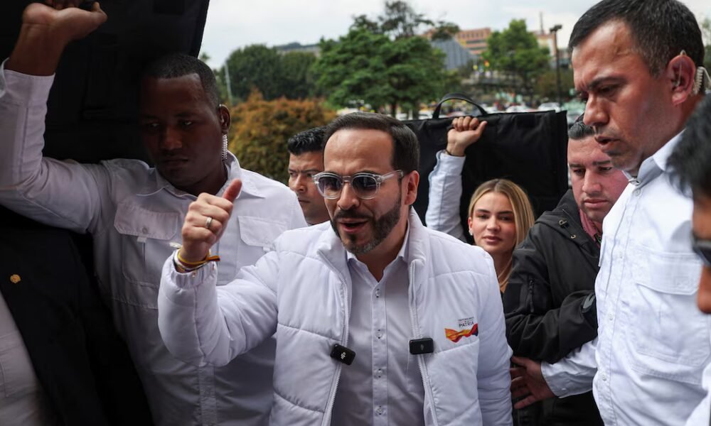 De representar a exparamilitares a la tarima presidencial: así cambiaron las finanzas de Abelardo de la Espriella que hoy pagan su candidatura