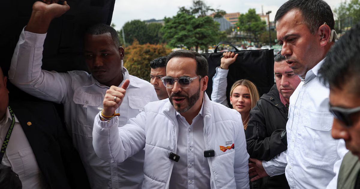 De representar a exparamilitares a la tarima presidencial: así cambiaron las finanzas de Abelardo de la Espriella que hoy pagan su candidatura
