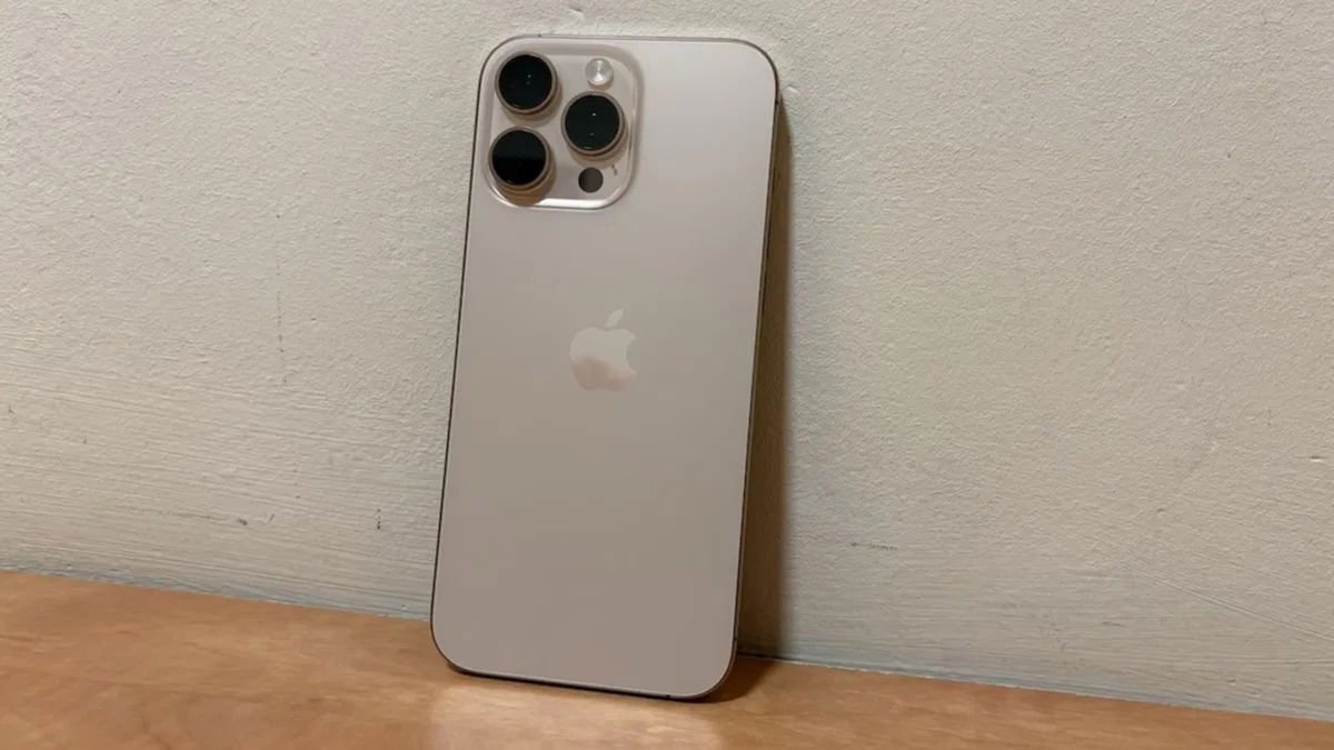 Diseño premium, pantalla ProMotion y el poderoso A18 Pro