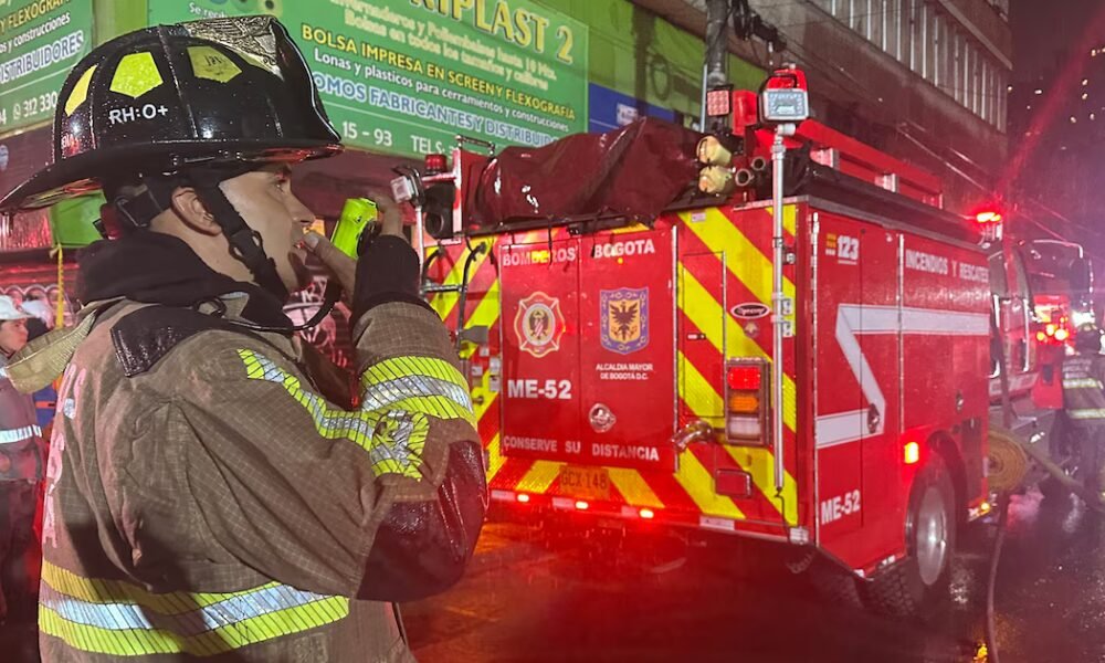 Disminuyen los reportes de emergencias en Bogotá durante la jornada del 7 de Velitas: Bomberos respondieron a 122 casos en un día
