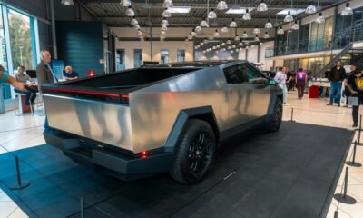 El Tesla Cybertruck es tal fracaso de ventas que Elon Musk solo ha encontrado una solución: comprárselas a sí mismo