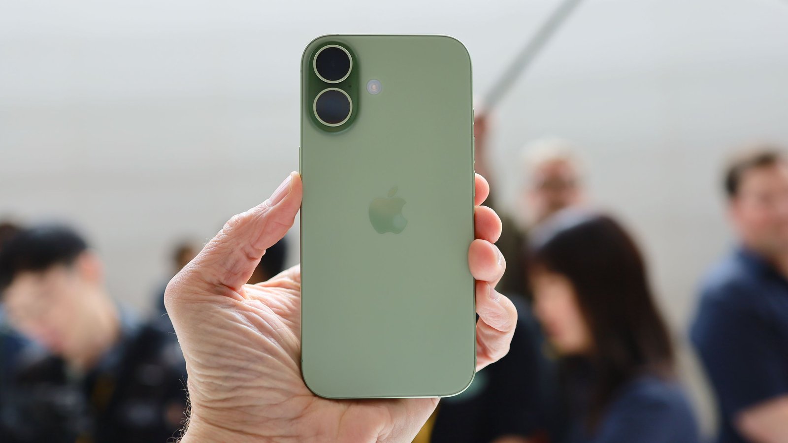 El iPhone 17 fue un éxito, pero Apple necesita seguir mejorando el modelo básico en 2026