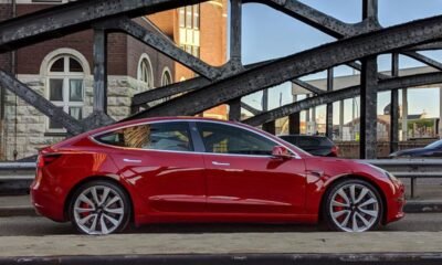 El inversor Michael Burry niega haber apostado en corto contra Tesla
