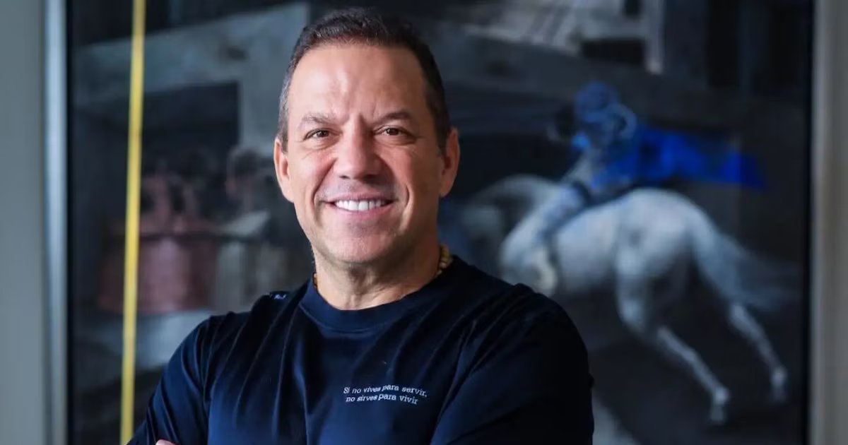 El precandidato presidencial Santiago Botero presenta a su hermano Yonatan como candidato al Senado por la Liga de Gobernantes Anticorrupción