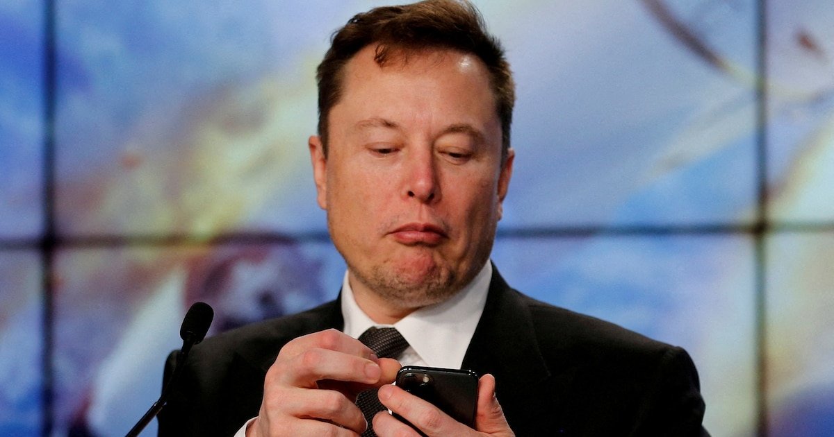 Elon Musk afirma que los conductores de autos Tesla pueden chatear mientras conducen