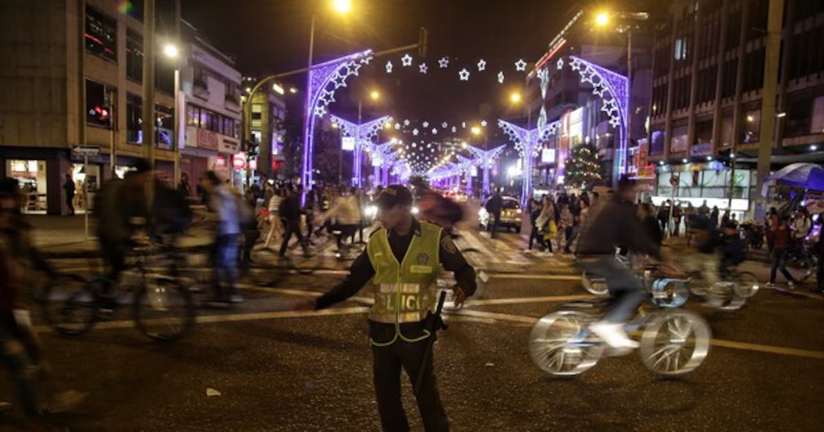 En plena hora pico cerrarán más de 10 vías principales en Bogotá, por la ciclovía nocturna de diciembre