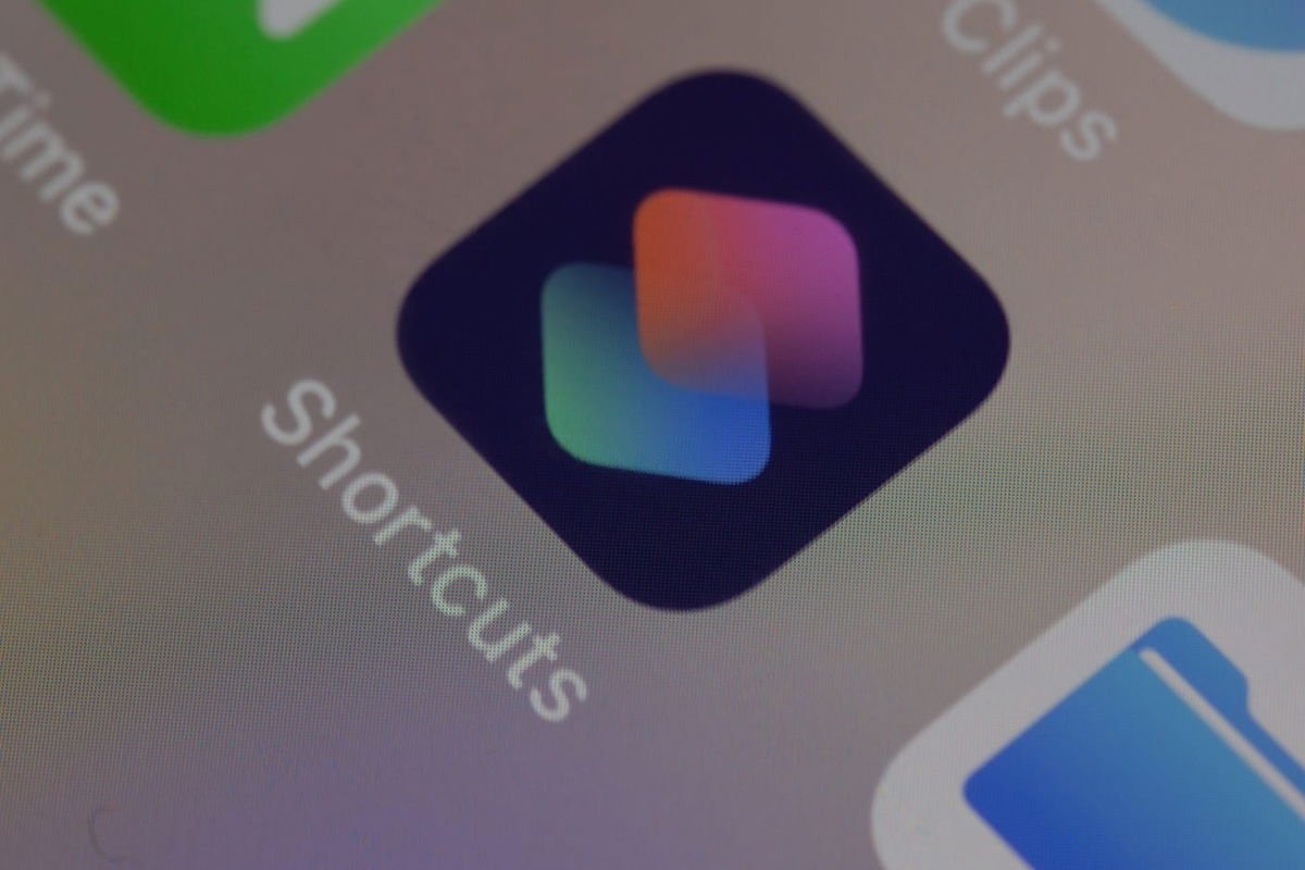 Gracias a la app Atajos, puedes saber desde tu iPhone si el iPad ha terminado de cargarse