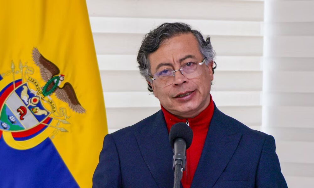 Gustavo Petro insistió en las críticas al programa de becas de Colfuturo: “Solo los ricos puden pagar esos créditos”