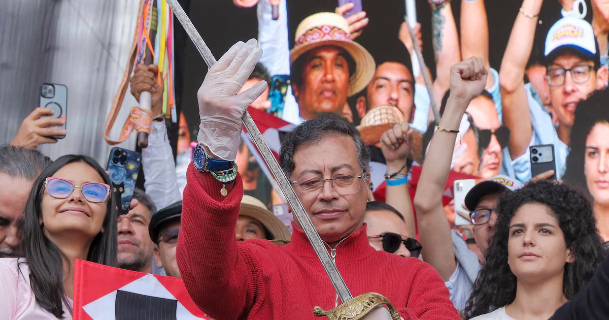 Gustavo Petro insistió en que no está buscando la reelección, pero dejó una puerta abierta: “Si vuelvo al poder...”