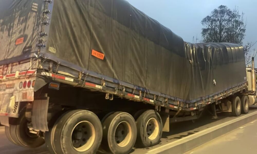 Indumil confirmó que material explosivo que transportaba el tractocamión partido en dos en Bogotá era Anfo : “No se trataba de armas”