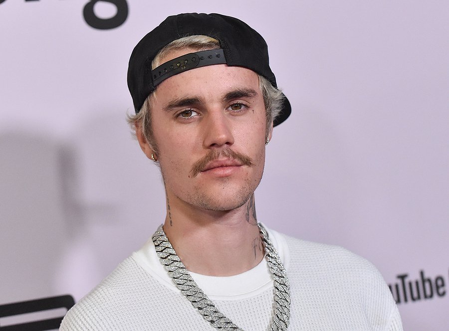 Justin Bieber contra empleados de Apple por falla en una función de su iPhone
