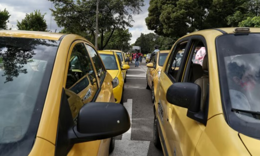 Las tarifas de taxi aumentarán en varias ciudades colombianas desde 2026 y ya son oficiales en capitales clave