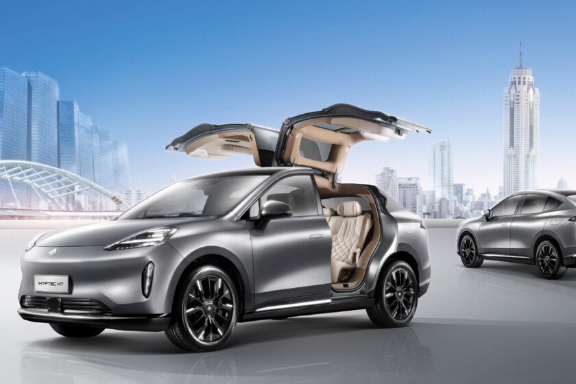 Llamativo SUV eléctrico con puertas tipo Tesla y 445 km de autonomía. Tiene 8 años de garantía y buenos acabados interiores.