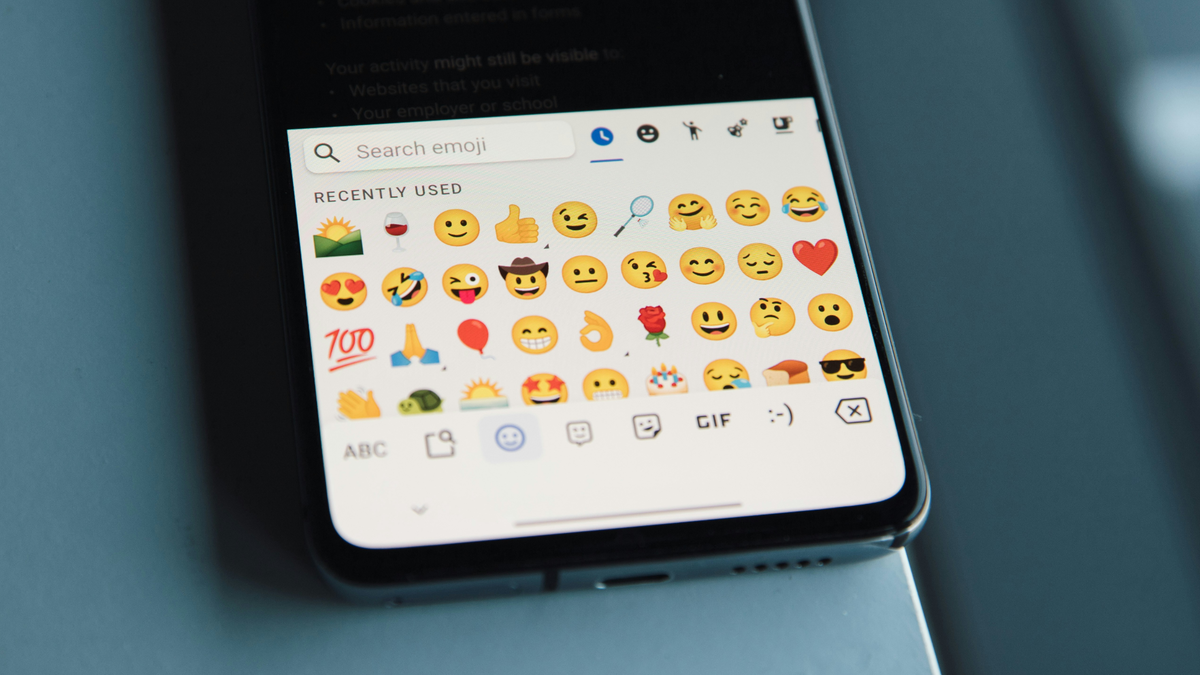 Los emojis de tu Google Pixel ahora parecen un poco más a los del iPhone