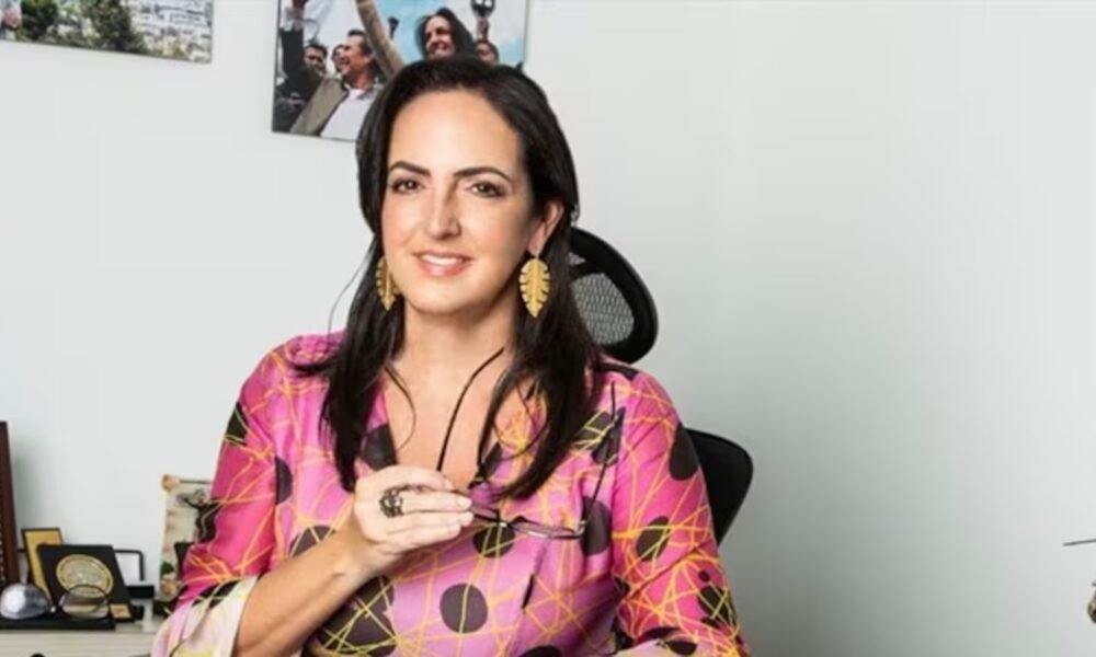 María Fernanda Cabal recordó una publicación de Antonio Sanguino en la que criticaba una constituyente: “¿Qué cambió?”