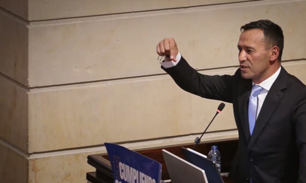 MinDefensa se defiende en el Congreso y rechaza señalamientos sobre supuestos falsos positivos en recientes operativos