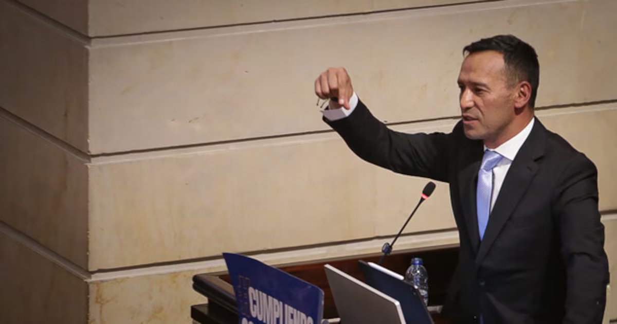 MinDefensa se defiende en el Congreso y rechaza señalamientos sobre supuestos falsos positivos en recientes operativos