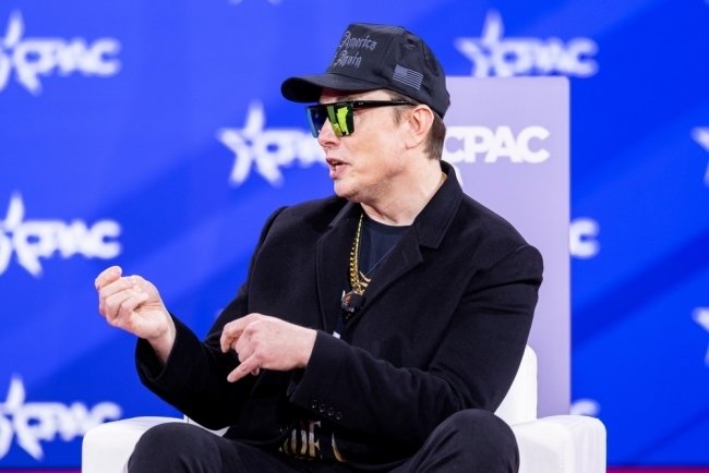 Musk se convierte en el primer hombre del mundo con un patrimonio de 700.000 millones de dólares