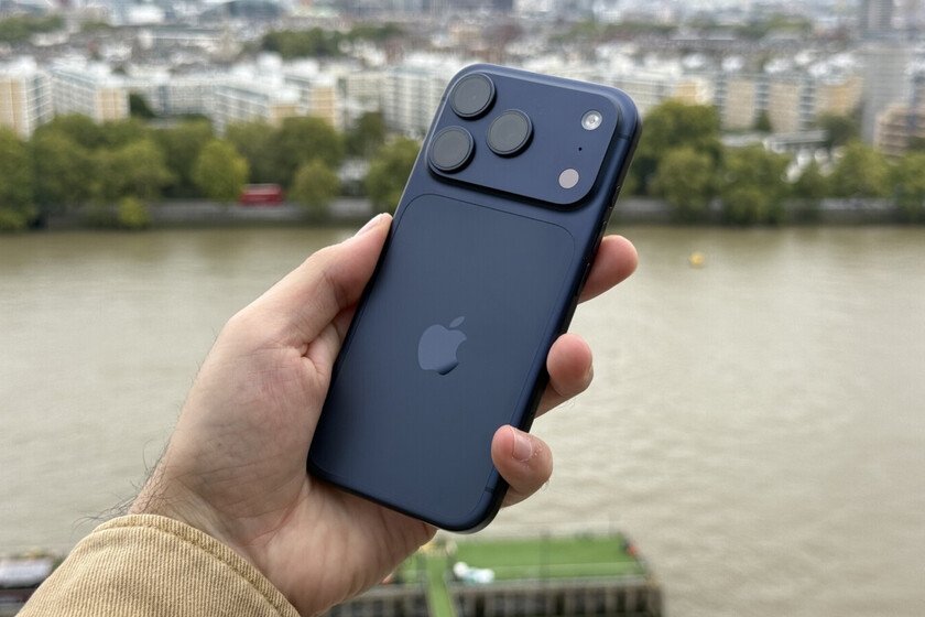 No tendrás un descuento enorme, pero si pensabas comprar este iPhone acaba de recibir una de sus primeras ofertas.
