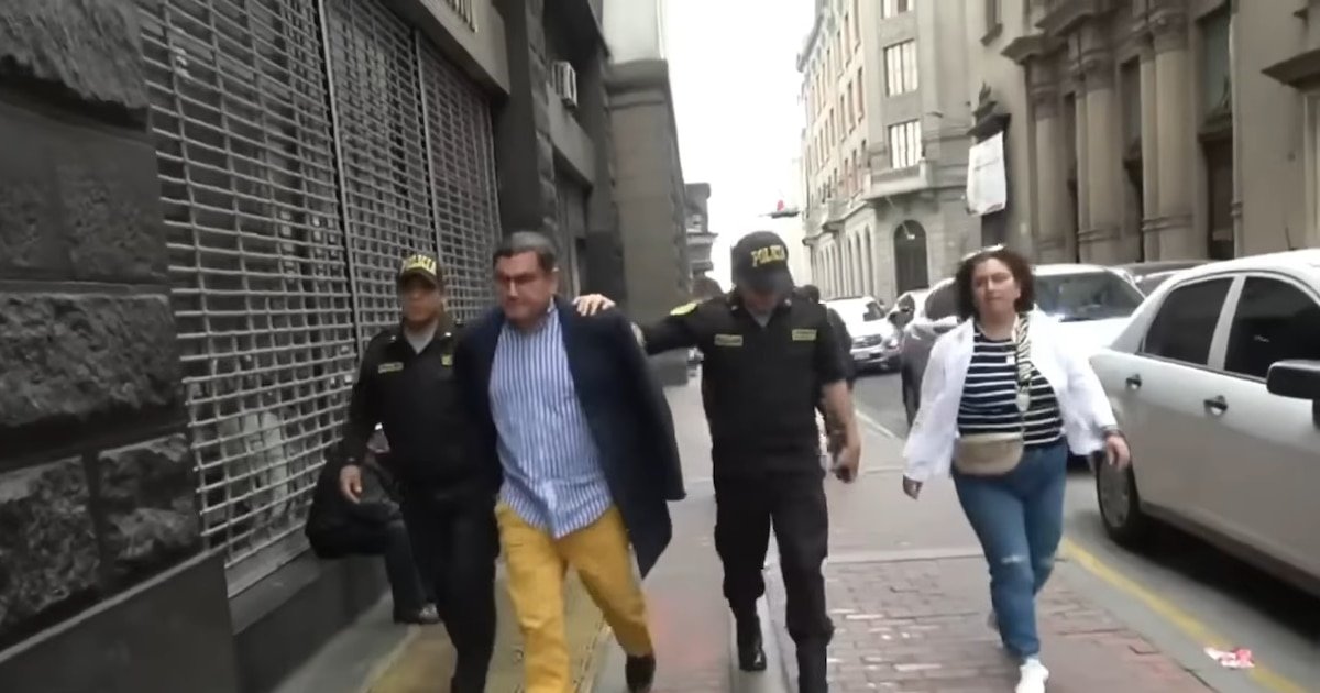 Ordenan ocho meses de prisión preventiva contra fiscal Henry Amenábar: además de coima, pidió iPhone 17 Pro Max para su hija
