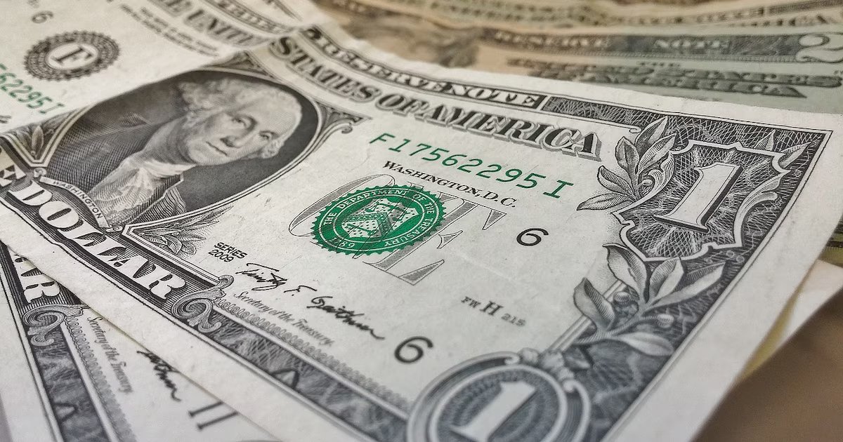 Precio del dólar en Colombia amenaza con estar caro en Navidad: así cerró el 15 de diciembre ante el aumento del salario mínimo