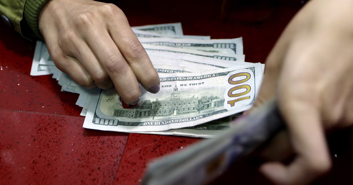 Precio del dólar en Colombia sigue bajando y se pone barato: así se compra y vende el 4 de diciembre en las casas de cambio