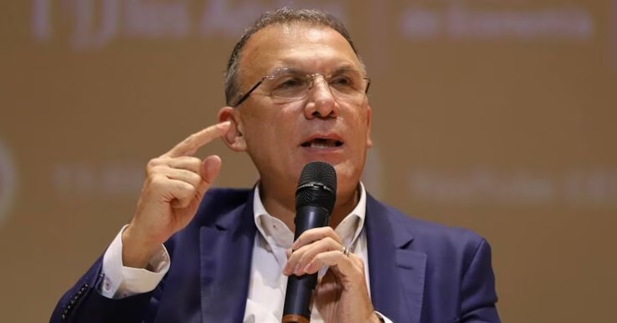 Roy Barreras insiste ante el CNE en habilitar a Iván Cepeda para participar en consulta del frente amplio en Bogotá