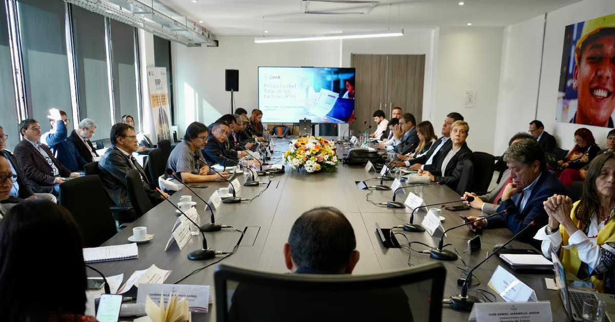 Salario mínimo 2026 al rojo vivo: sindicatos piden alza del 16% y la negociación termina en ruptura