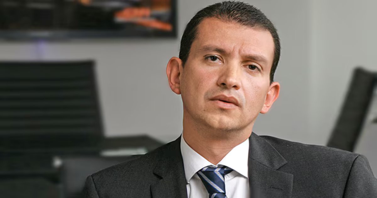 Senador denunció contratos irregulares que tendrían involucrado al condenado Emilio Tapia
