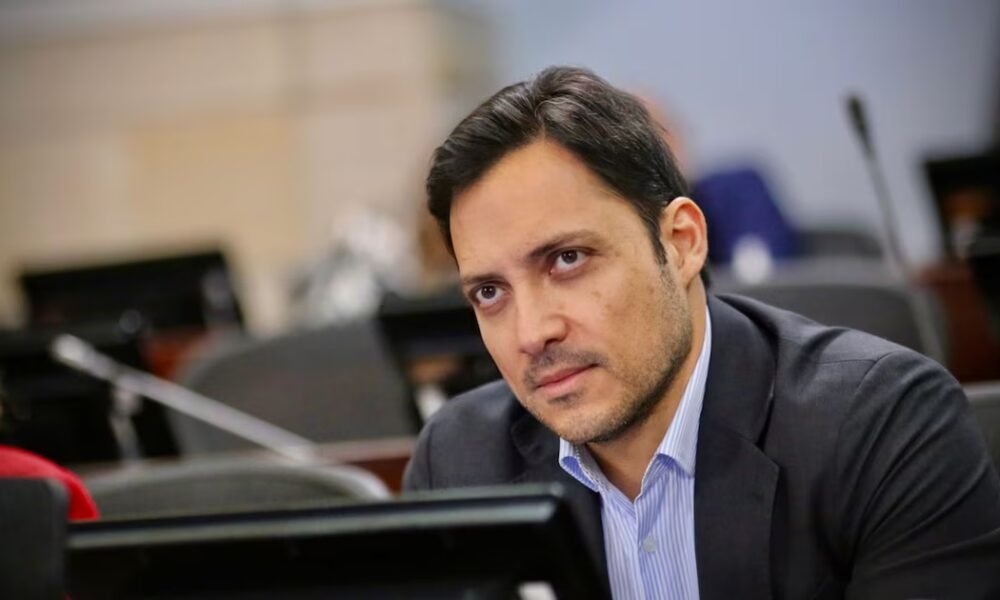 Senador que citó debate por emergencia económica llamó cobarde al Gobierno por inasistencia de ministros: “Dejen de evadir”