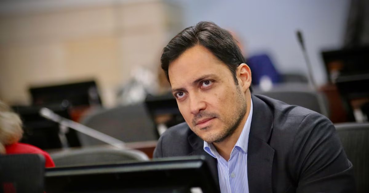Senador que citó debate por emergencia económica llamó cobarde al Gobierno por inasistencia de ministros: “Dejen de evadir”
