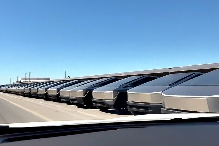 Space X se está gastando más de 100 millones para comprar las Cybertruck que Tesla no consigue vender