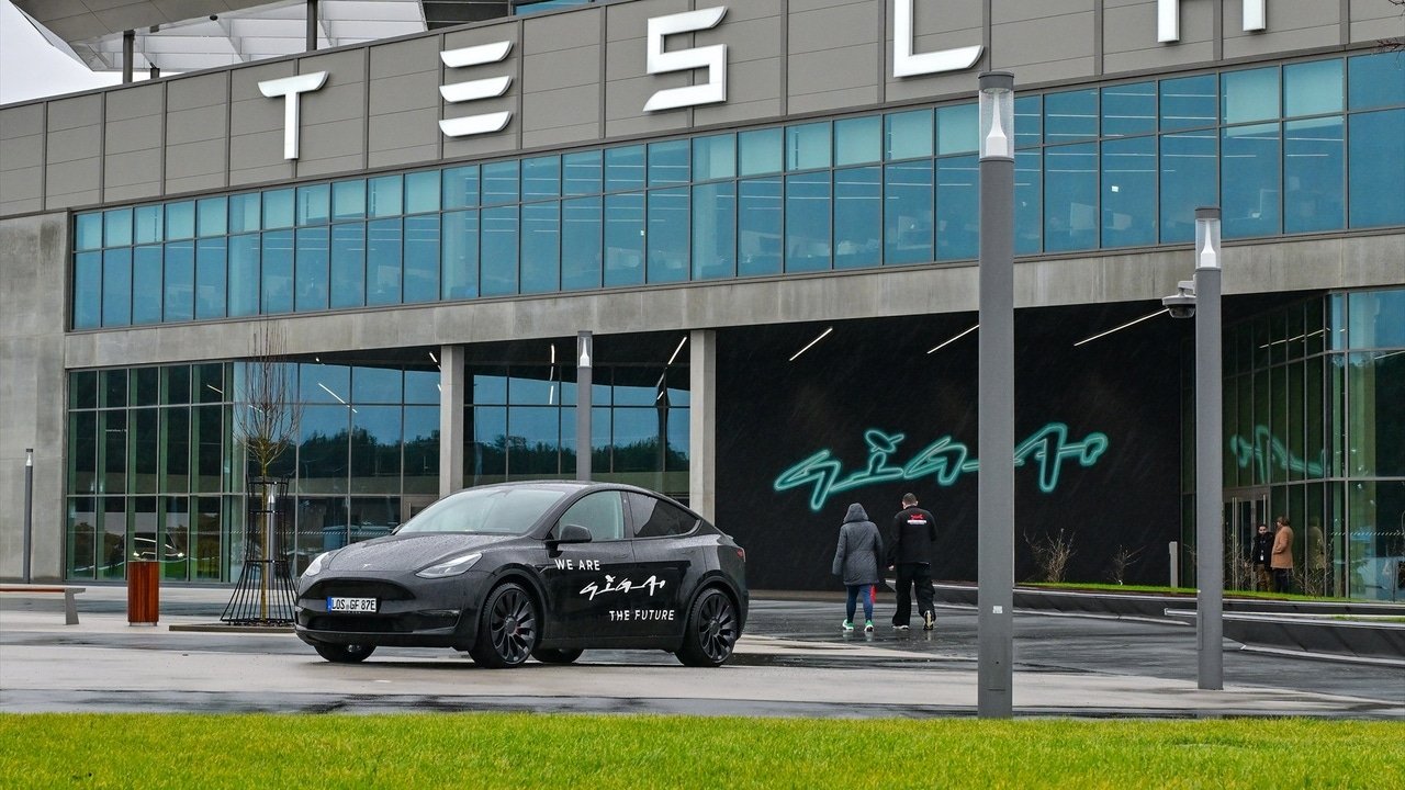 Tesla, Volkswagen, BYD y Stellantis, obligadas por Italia a ser "más claras" sobre sus eléctricos